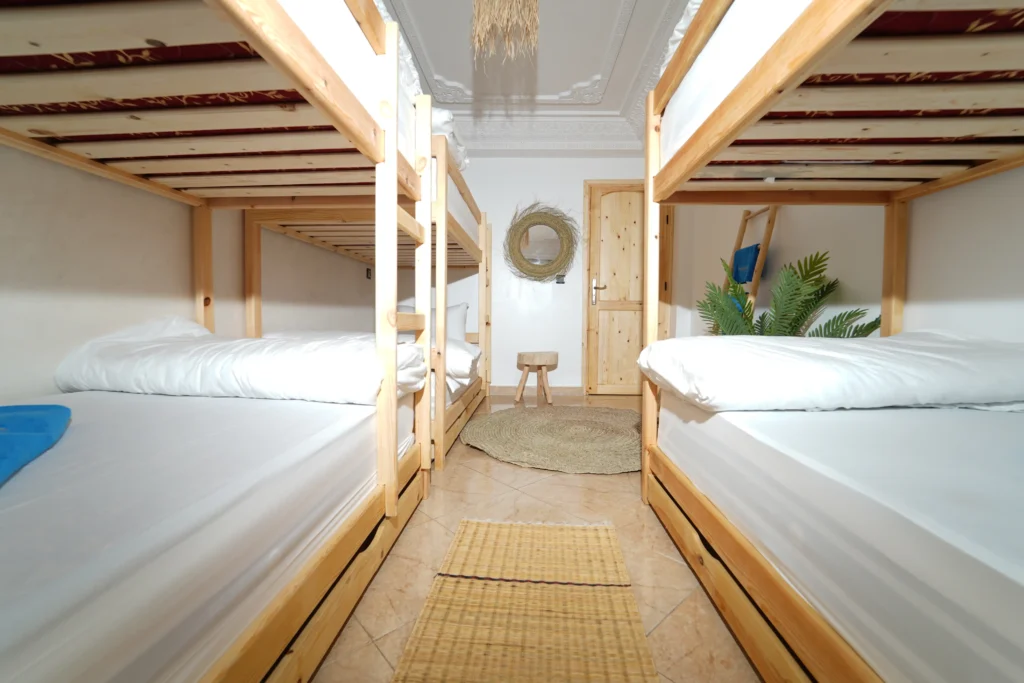 WAVES HUNTER SURF HOUSE - PICS DSC00832