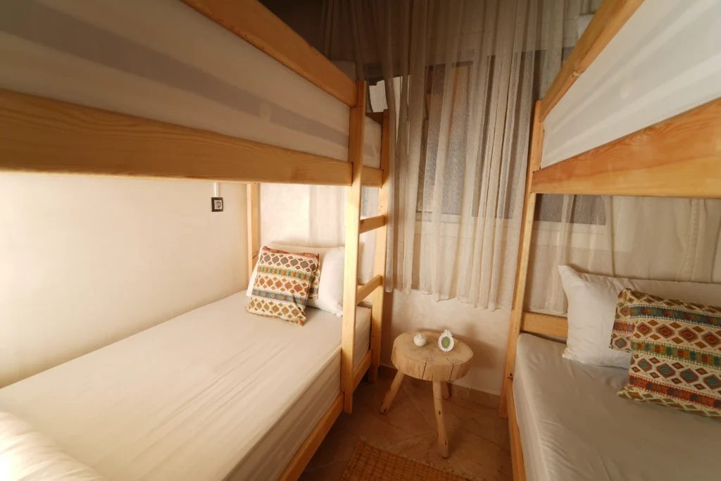 WAVES HUNTER SURF HOUSE - PICS DSC01110