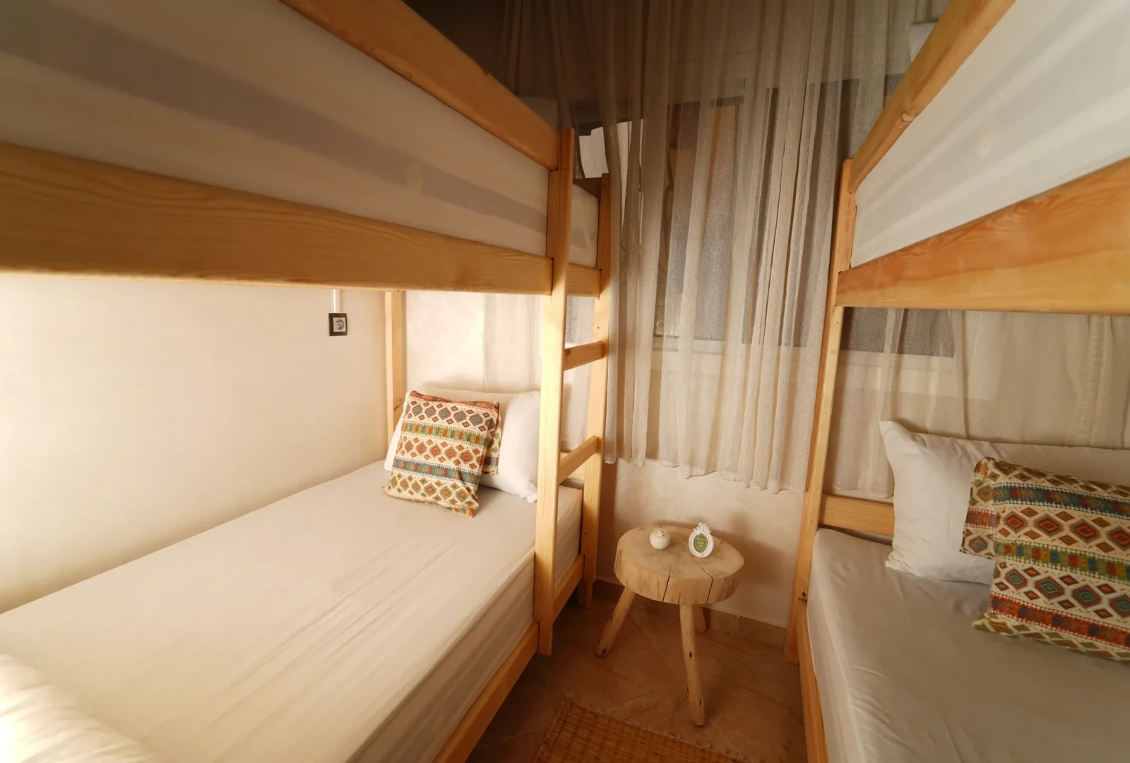 WAVES HUNTER SURF HOUSE - PICS DSC01110